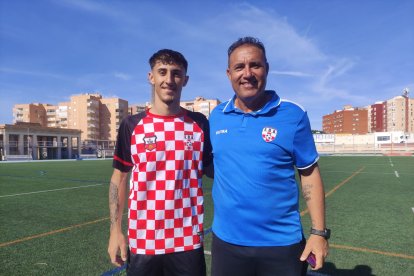 Butra dirige al equipo senior de la Escuela EDA donde milita su hijo Álex.