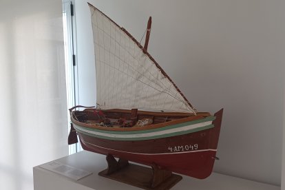 Museo del mar de Adra. Maqueta del laúd “Marchena” obra de José Manuel Pérez.