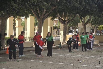 Petanca en la fiesta del Deporte de Asprodesa.