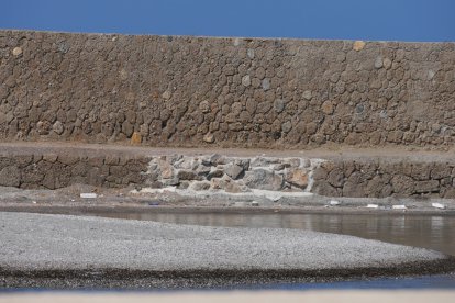 Reparación del dique de poniente del puerto de Adra.