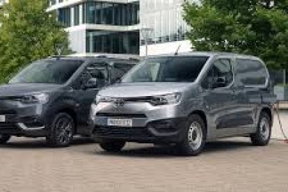 Toyota Almería tiene toda la gama eléctrica en sus instalaciones