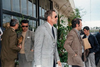 Charlton Heston a su llegada al aeropuerto de Almería el 23 de febrero de 1971. Llevaba unas gafas de sol  negras para no llamar la atención.
