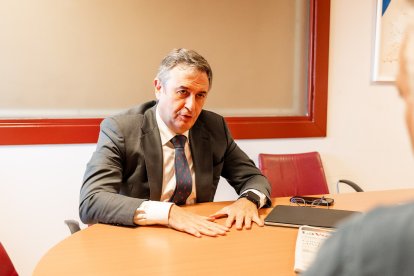 Rafael Sánchez Durán, director de Endesa Andalucía, Extremadura, Céuta  y Melilla, en una entrevista en la redacción de La Voz de Almería.