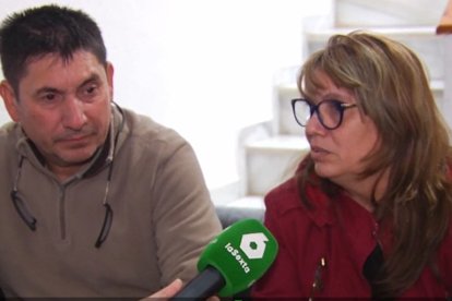 El abuelo y la tía abuela del menor fallecido días atrás en Garrucha durante la entrevista.