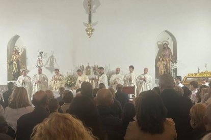 Antonio Navarro Vicente en su primera misa como párroco en la Iglesia San José de Los Gallardos.