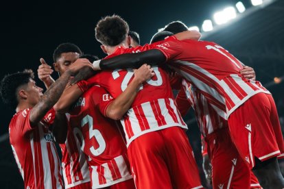 El Almería suma 32 puntos y una victoria le haría acercarse al liderato que ostenta el Racing de Santander.