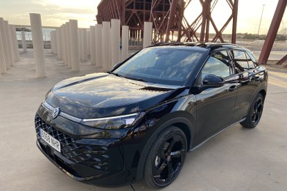 El nuevo T-Roc junto a la ballena de Gabriel durante la prueba de La Voz