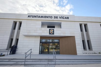 Fachada del recién restaurado Ayuntamiento de Vícar.
