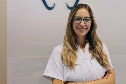 La doctora Alicia Pérez García, en la Clínica Dental que dirige en Almería.