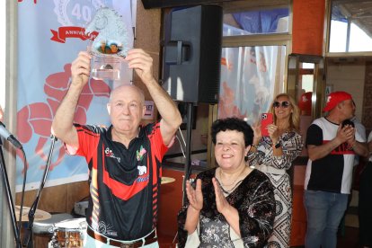 Paco Ruiz junto a su esposa.