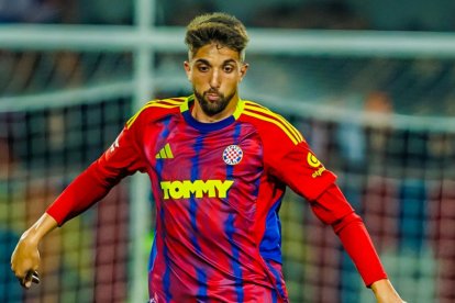 Édgar González (28 años), no ha terminado de cuajar en Croacia esta temporada y en el Almería no tiene hueco para volver.