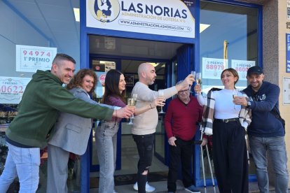 Las Norias celebra el tercer premio del sorteo extraordinario de la Lotería de Navidad.