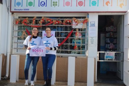 El Estanco Juana Torres reparte 200.000 euros de la Lotería de Navidad.