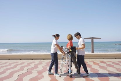 El equipo de Neuroal trabajando con un paciente.