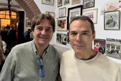 Javier Ayala Ortega, alcalde de Fuenlabrada, junto al autor de esta entrevista, Antonio Hermosa, en una noche de Navidad en el Bahía de Palma.