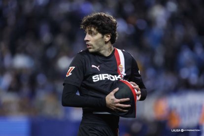 El centrocampista del Sporting se ha colocado en el foco de LaLiga.