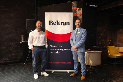 Carlos Beltrán y José Montes, de Beltrán Asesores, durante uno de los encuentros profesionales donde consolidan alianzas y presentan su modelo de asesoría integral.