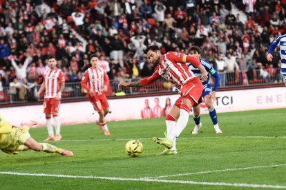 Leo Baptistao, listo para ayudar a Embarba y Arribas con los goles.