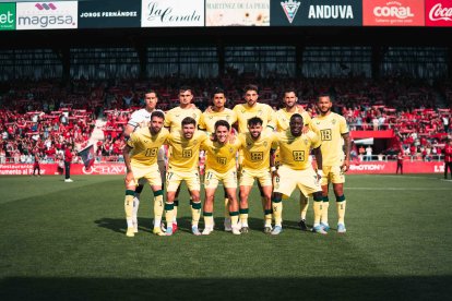 El Almería pedía la hora en Anduva en un duelo con la Primera en juego.