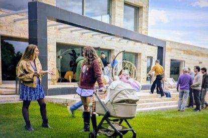 Una de las escenas de Machos Alfa en las instalaciones de la villa de travertino de Albox.