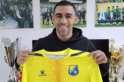 Dani Romera con la camiseta del FK Rudar-Prijedor.