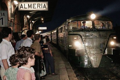 El primer tren Talgo que llegó a Almería para sustituir a los trenes TER que venían funcionando hasta entonces. 28 de septiembre de 1980.