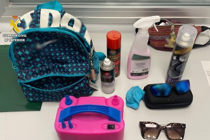 Varios enseres robados recuperados por la Guardia Civil.