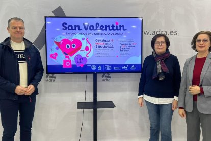 'Enamorados del comercio de Adra' es la campaña de San Valentín de la Asociación de Comerciantes.