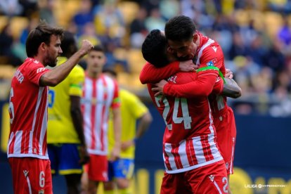 La celebración del gol de Sergio Arribas en Cádiz.
