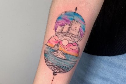 Precioso tatutaje con la Alcazaba y el Arrecife de las Sirenas como protagonistas.