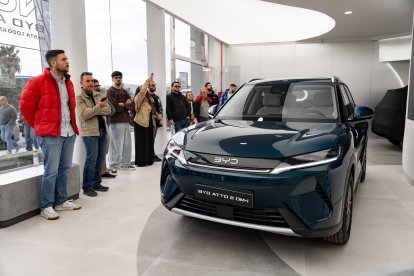 Momento de la presentación del nuevo modelo en las instalaciones de BYD Almería