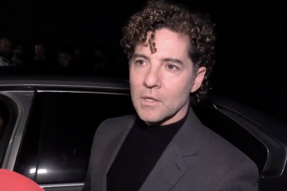 David Bisbal, a su salida del tanatorio en el que ha sido velado su padre.