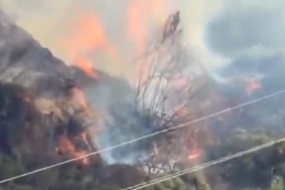 Imagen del incendio en Alhama de Almería.
