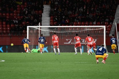 Andrés Fernández como tantas veces cambió el partido.