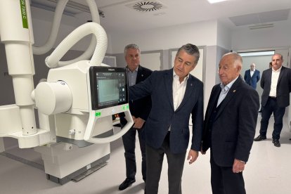 Consejero y alcalde de Roquetas, en el nuevo hospital.