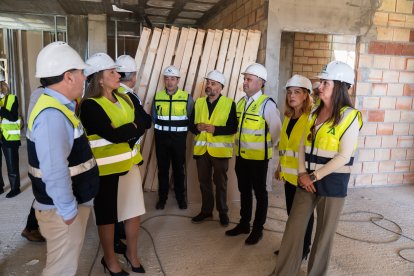 Representantes de las instituciones en su visita para comprobar el estado de las obras.