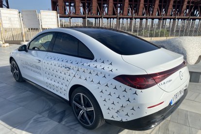 Modelo CLA que hemos podido probar, junto a la ballena de Gabriel