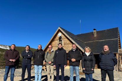 Representantes de las provincias de Almería, Granada y la Junta en el Puerto de la Ragua