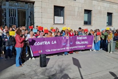 Concentración de CC.OO. y UGT en Almería.