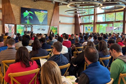 Más de 200 técnicos y agricultores llenaron el aforo de la presentación en Llanos del Alquián (Almería)