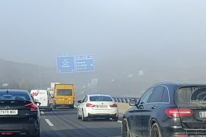 Retenciones en la A7 en la salida del Puerto de Almería debido a la niebla y varios accidentes.