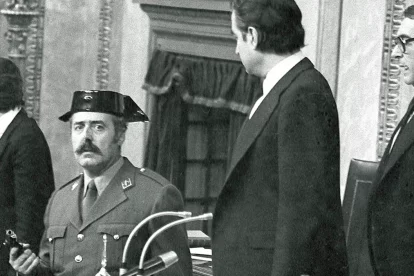 El golpista Antonio Tejero en el Congreso de los Diputados la tarde del 23 de febrero de 1981.