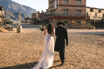 Una boda celebrada en el entorno incomparable de Minihollywood Oasys.