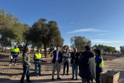 El alcalde de Níjar visita las obras del que será el Parque de las Familias
