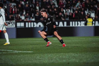 El momento del jugador del Almería es fantástico y en ese sentido lleva cuatro goles en las últimas cinco temporadas en Segunda División, una categoría que, con el paso del tiempo, parece que se le queda pequeña al ‘11’ rojiblanco.