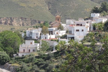 Imagen de postal de Lucainena desde la carretera AL-6400 nada más pasar otra preciosa pedanía como Darrícal.