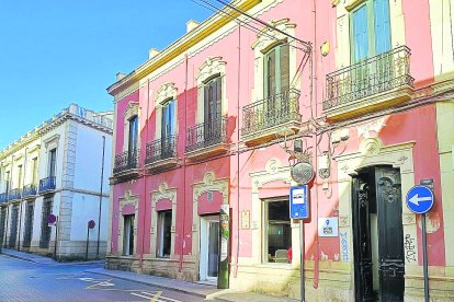 Casa histórica de la calle de la Reina convertida hoy en oficina de alquiler.
