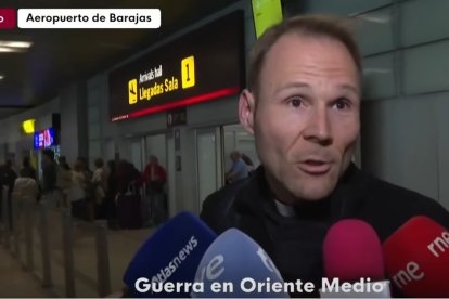 José María Sánchez, recién aterrizado en Barajas tras volar desde El Cairo.