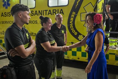 La alcaldesa visitando el puesto de atención sanitaria en la pasada Feria de Almería