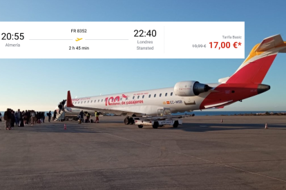 Imagen de archivo de un avión en el Aeropuerto de Almería.